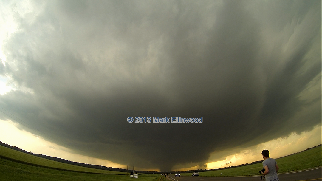 Chasecation 2013 Day 12 – Large tornado near Bennington, KS