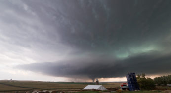 How to forecast tornadoes: Search for boundaries and gradients