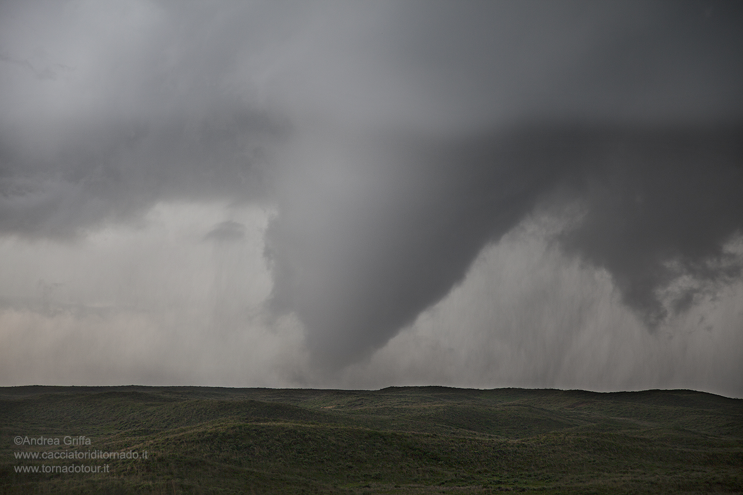 A strong tornado churns near Canadian, Texas on May 27, 2015. (Andrea Griffa via Flickr)