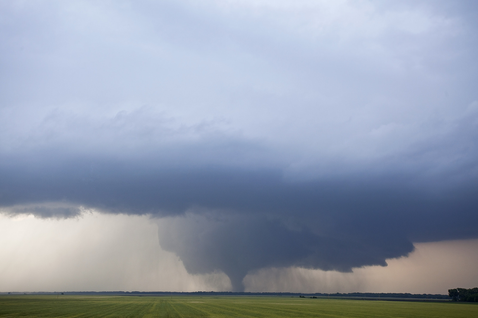 The start of a long-track violent tornado in Kansas on May 25, 2016. (Ian Livingston)