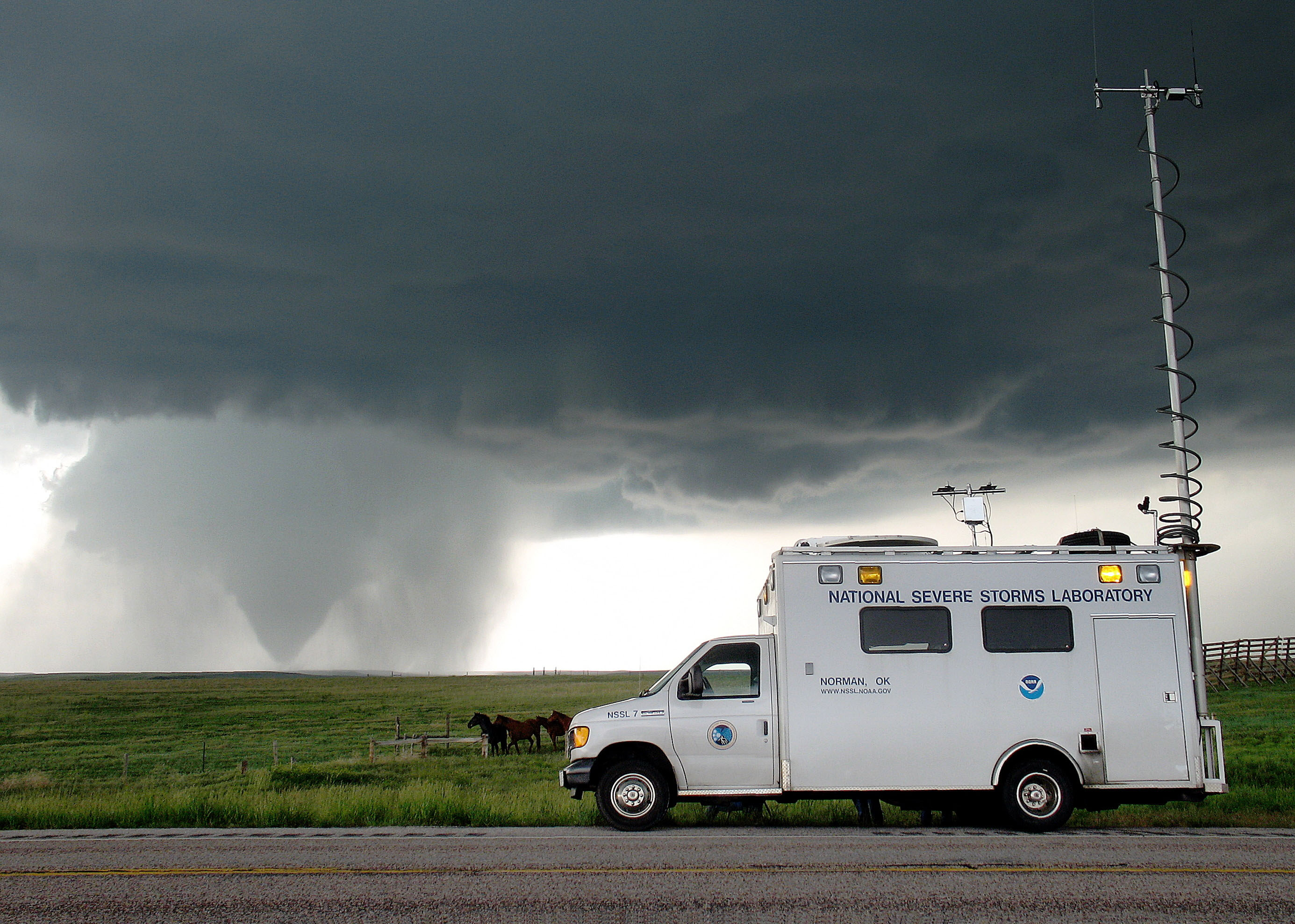 Weather patterns that favor lots of tornadoes during each month of the year